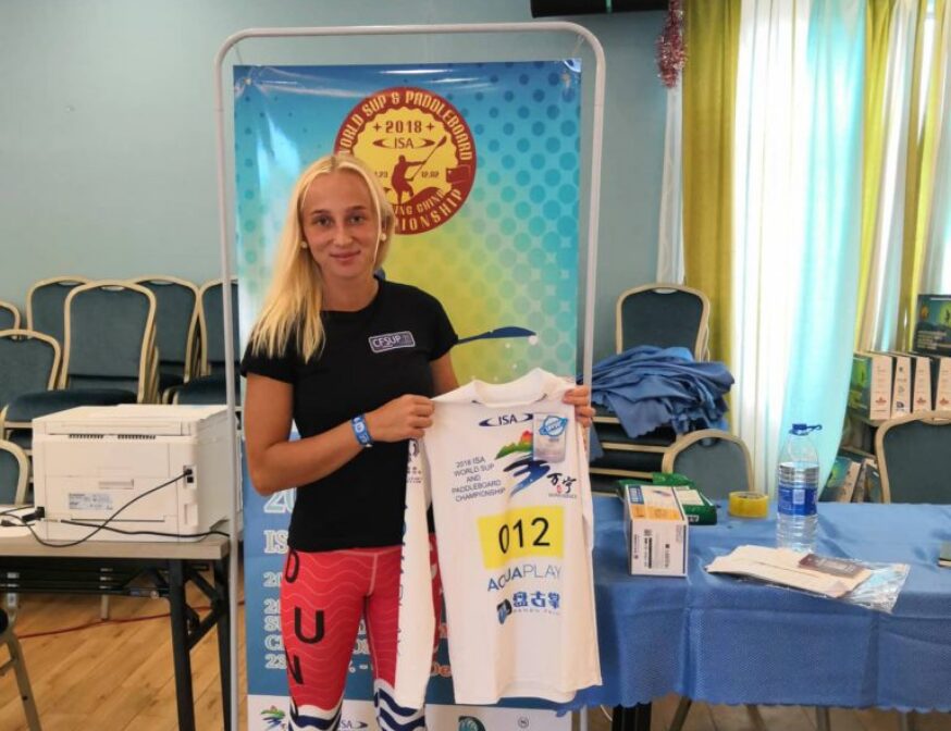 ŽIVĚ Z ČÍNY: Iva Dundová startuje s&nbsp;číslem 012